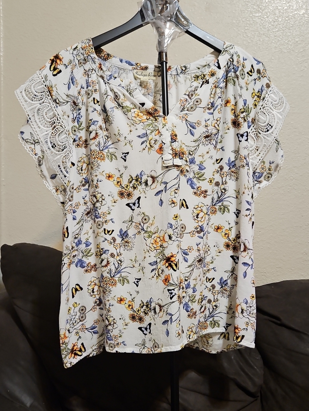 White Floral Lace-Sleeve V-Neck Blouse